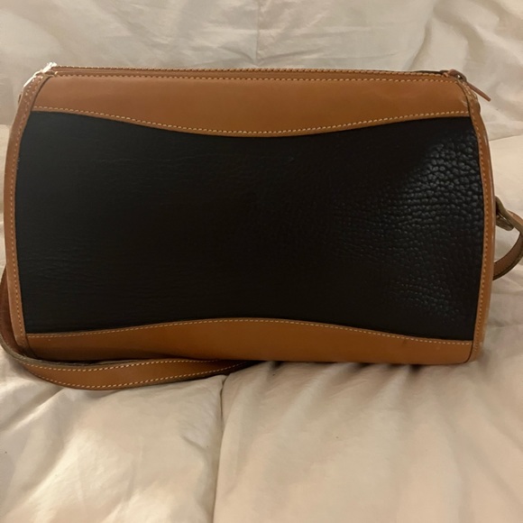 Vintage 80's Dooney & Bourke Black Crossbody Bag in All-Weather Leather - Picture 2 of 5